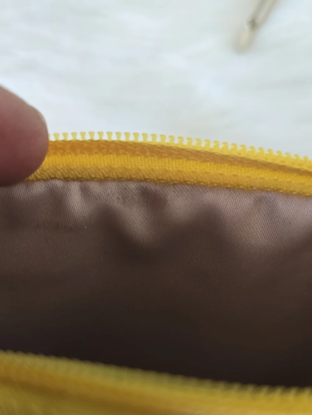 Coach Beige Signature Canvas Wristlet with Yellow Stripe And Hangtag - Picture 15 of 15